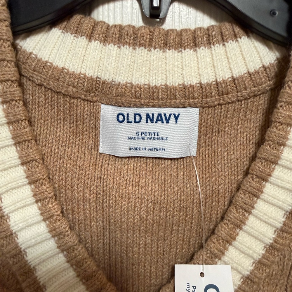 Old Navy Men's V-Neck Cable Knit Sweater Vest - Tan and White - Picture 2 of 4